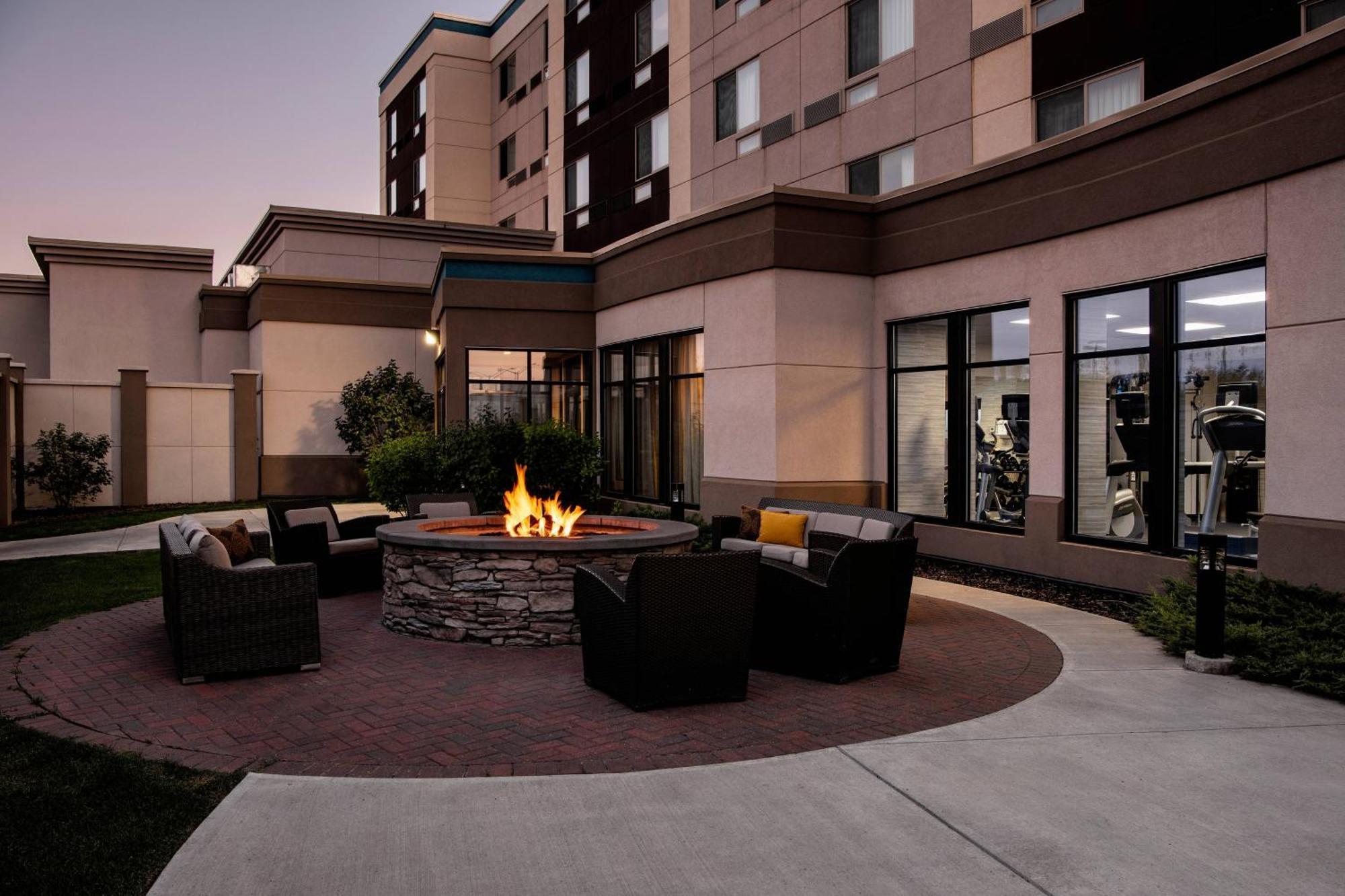 Courtyard By Marriott Edmonton West Hotel Kültér fotó